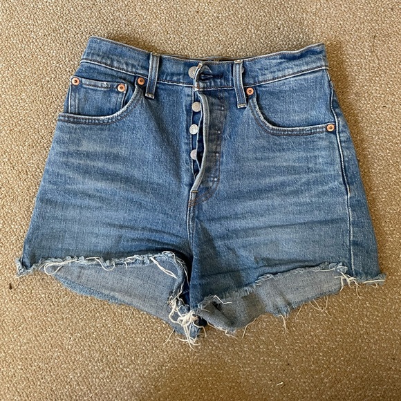Levi’s Ribacage Short - Picture 3 of 5